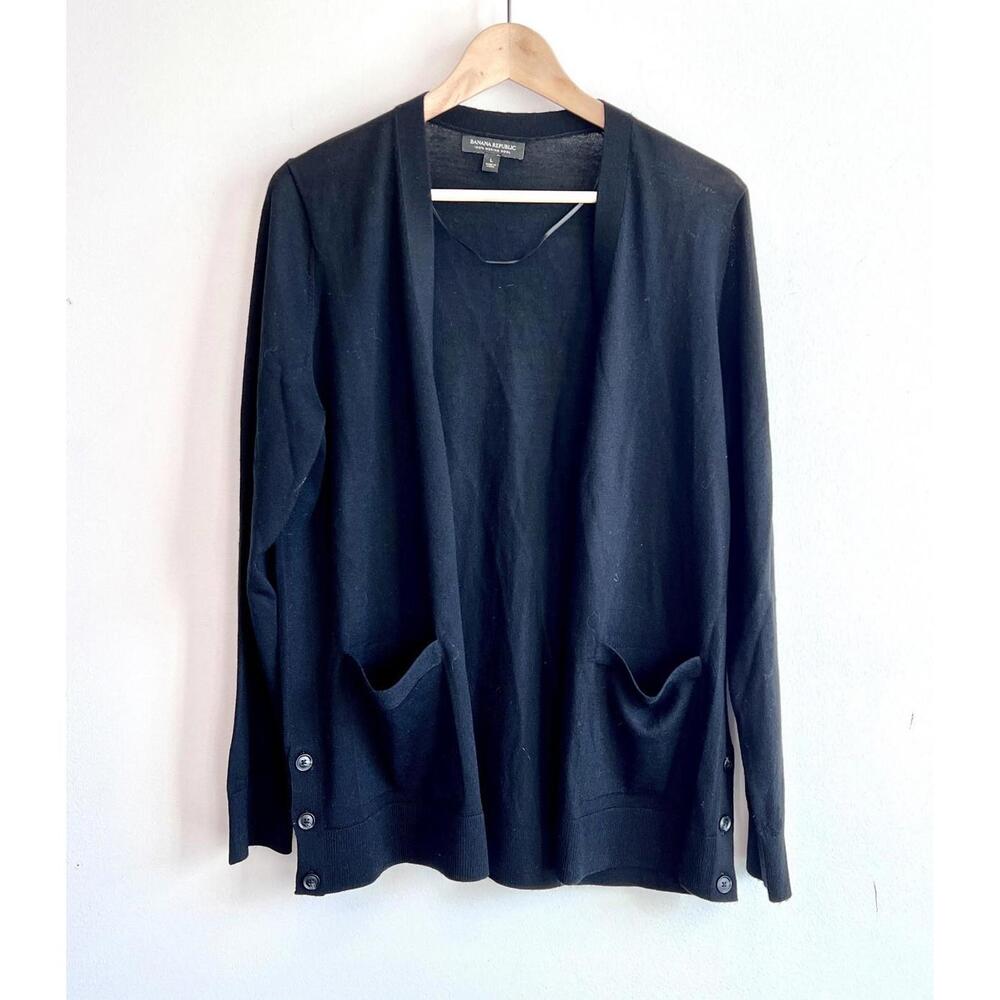 Banana Republic 100% Merino Wool Black V-neck Cardigan Sweater, Size L
